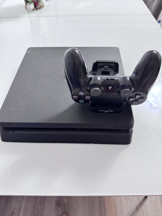 Vand ps4 cu 2 manete