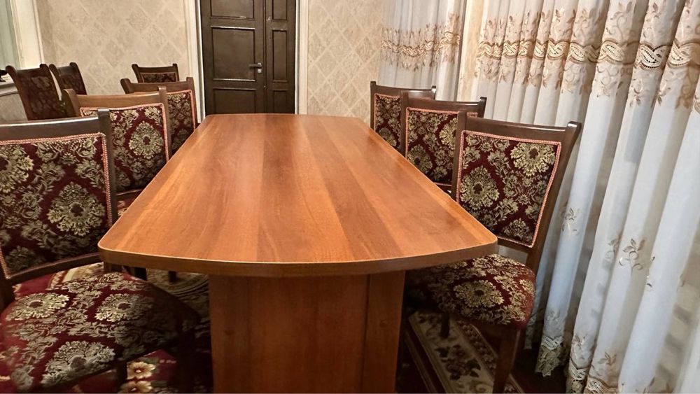 Продается стол и стулья