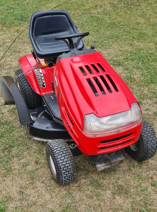 tractoras pentru cosit iarba