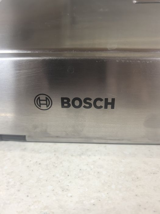 Продам вытяжку BOSCH новая