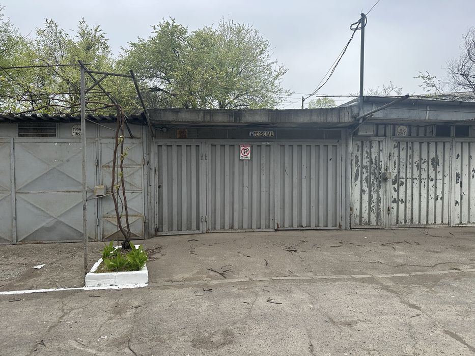 dau spre chirie garaj cu beci+curent electric Micro 13B
