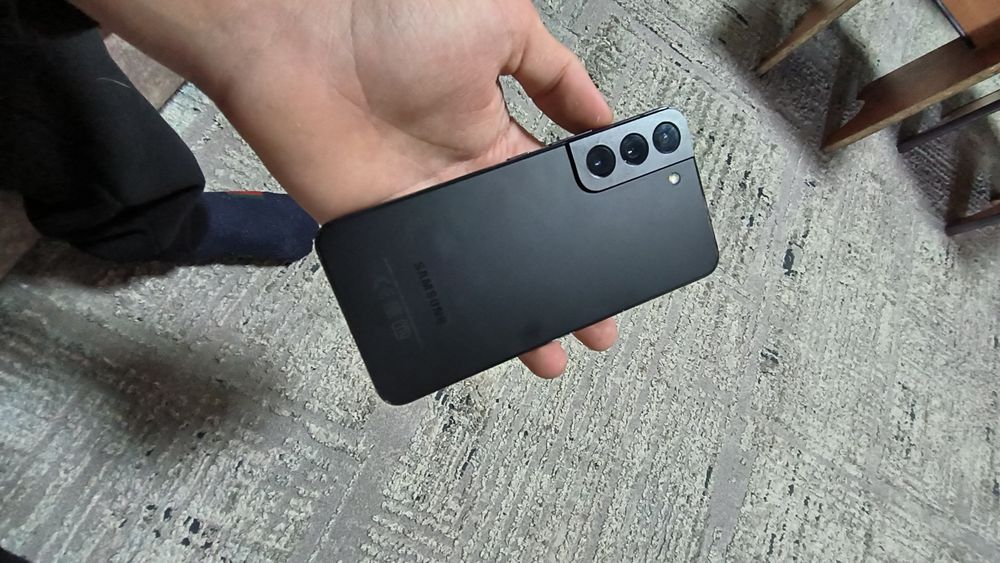 Samsung S22 8/128 почти идиял