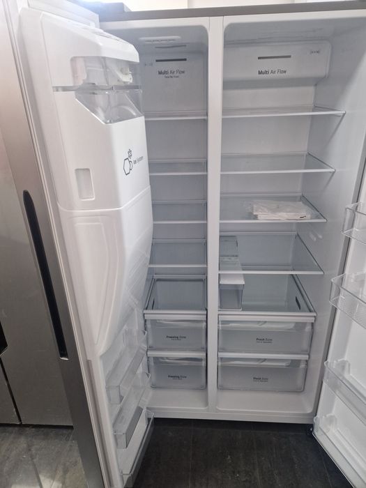 Хладилник Side by Side LG