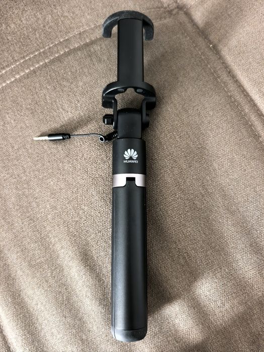Vând selfie stick original Huawei cu fir (Jack 3.5mm), funcție trepied