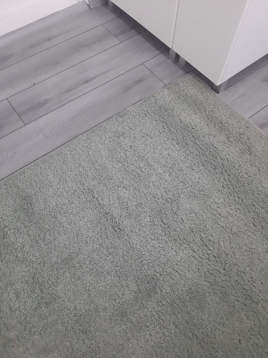 Vând covor gri 140×200