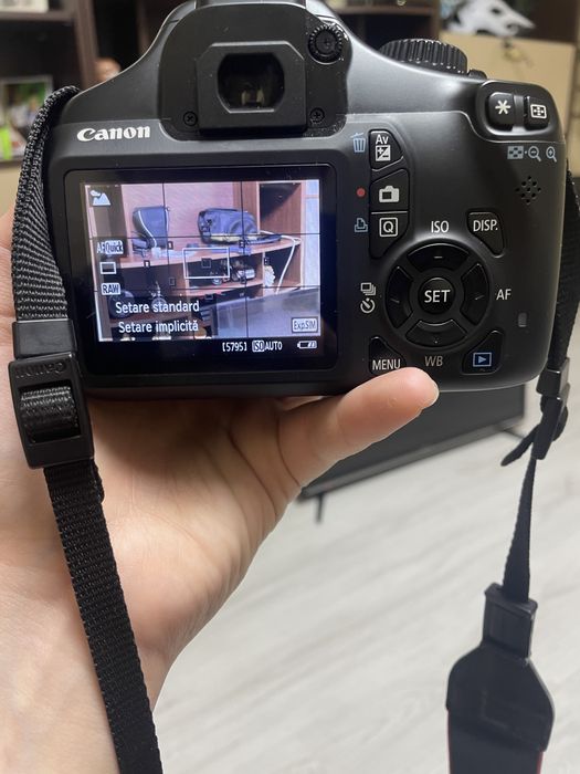 Canon EOS 1100D + obiectiv 18–55mm + geantă – kit complet