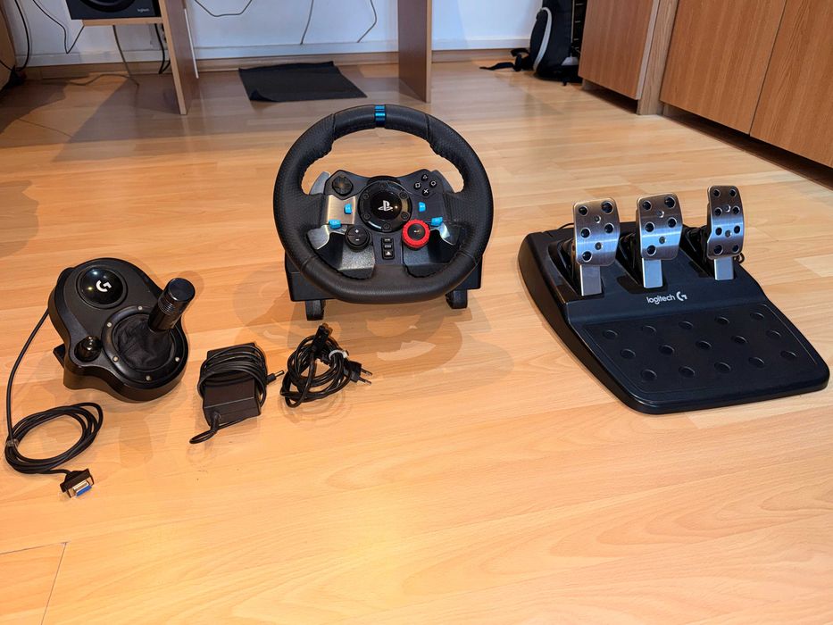 Vând volan Logitech G29 + schimbător de viteze