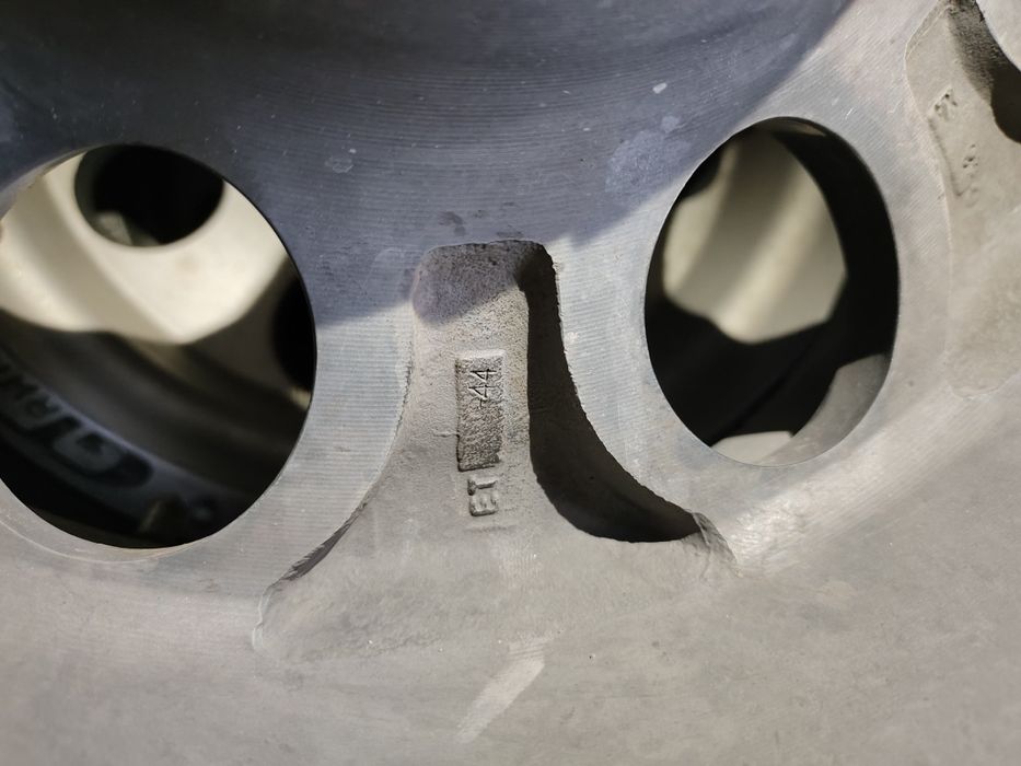 Резина с дисками, разболтовка 6×139.7