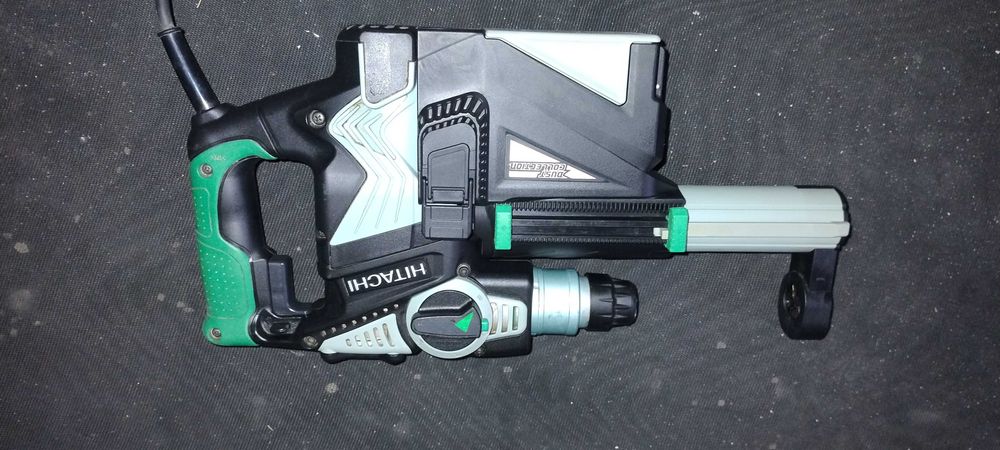 DH 28 PD HITACHI ciocan rotopercutor SDS- plus 3,5 J, cu aspirator praf detașabil