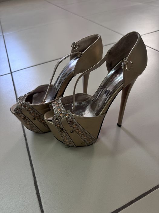 Танцевальная обувь. Стрипы в отличном состоянии