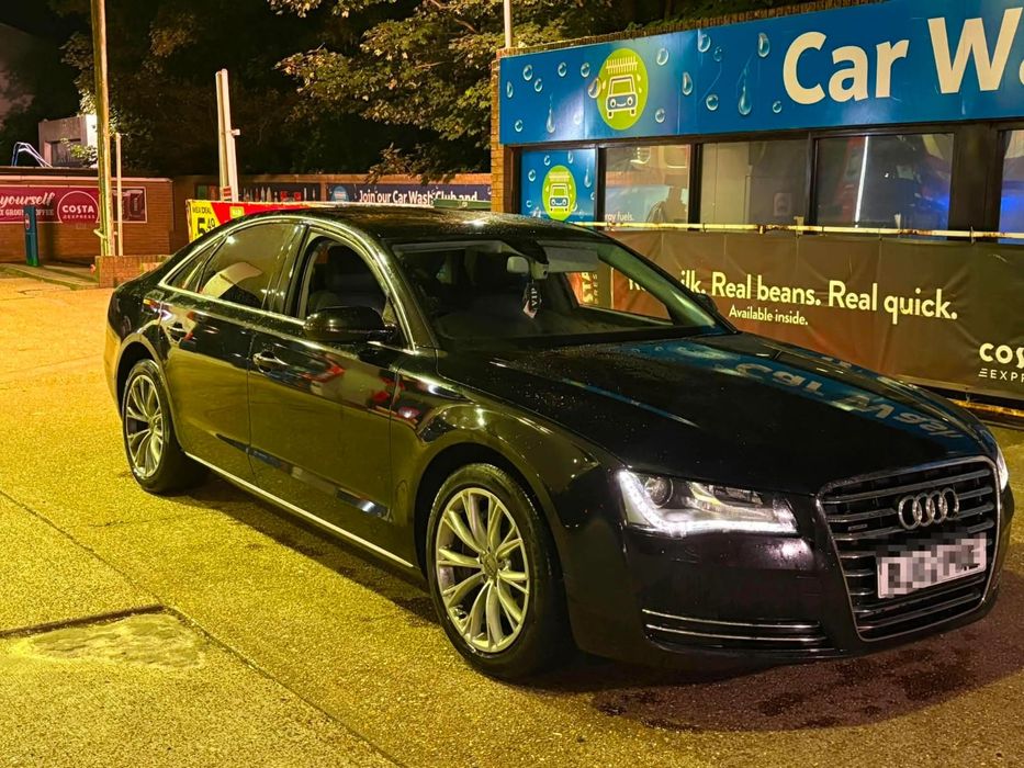 Dezmembrez audi a8