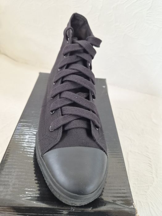 Нови високи кецове платнени унисекс 36-46 – черно-бели и изцяло черни – Converse стил