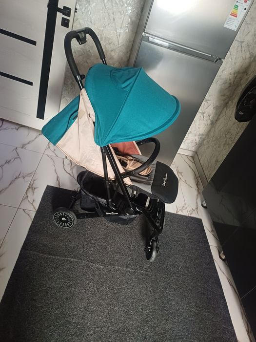 Продаётся фирменный коляска Disney by easywalker