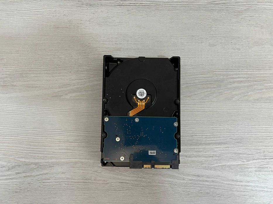Жесткий диск Toshiba 4TB (DT02ABA400) — Идеальное состояние