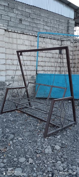 Buyurtma asosida turli xil buyum jixozlarni yasab beramiz.