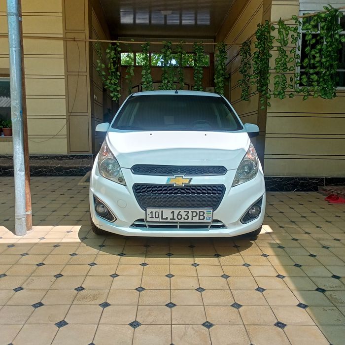 Spark moshinasi sotiladi