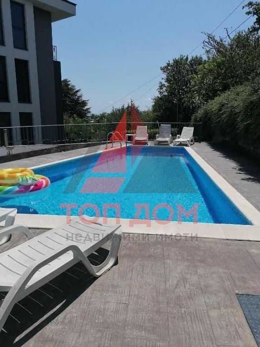 Дава се под наем Четиристаен апартамент в Варна, м-т Траката - 150 кв.м за 918 € - Снимка #16