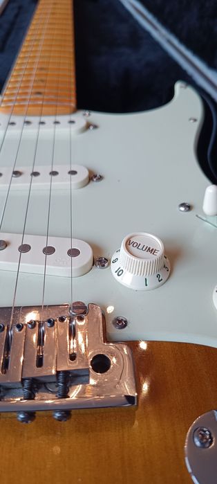 American Deluxe Stratocaster® “V” Neck (2004-2010)