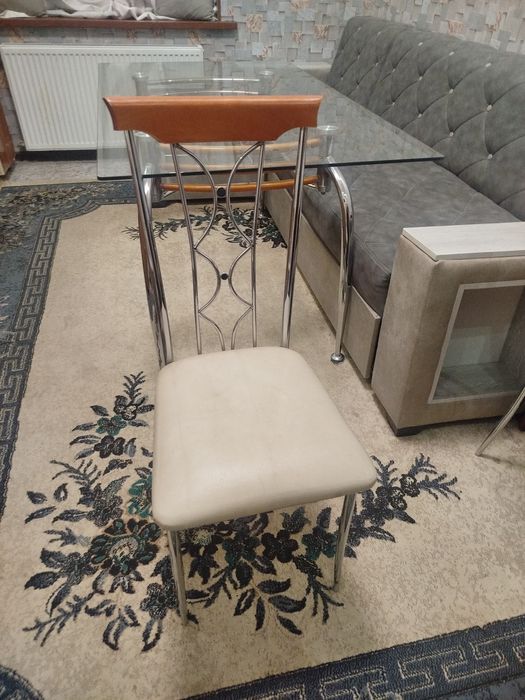 Срочно!! Стеклянный стол с 6 стулами
