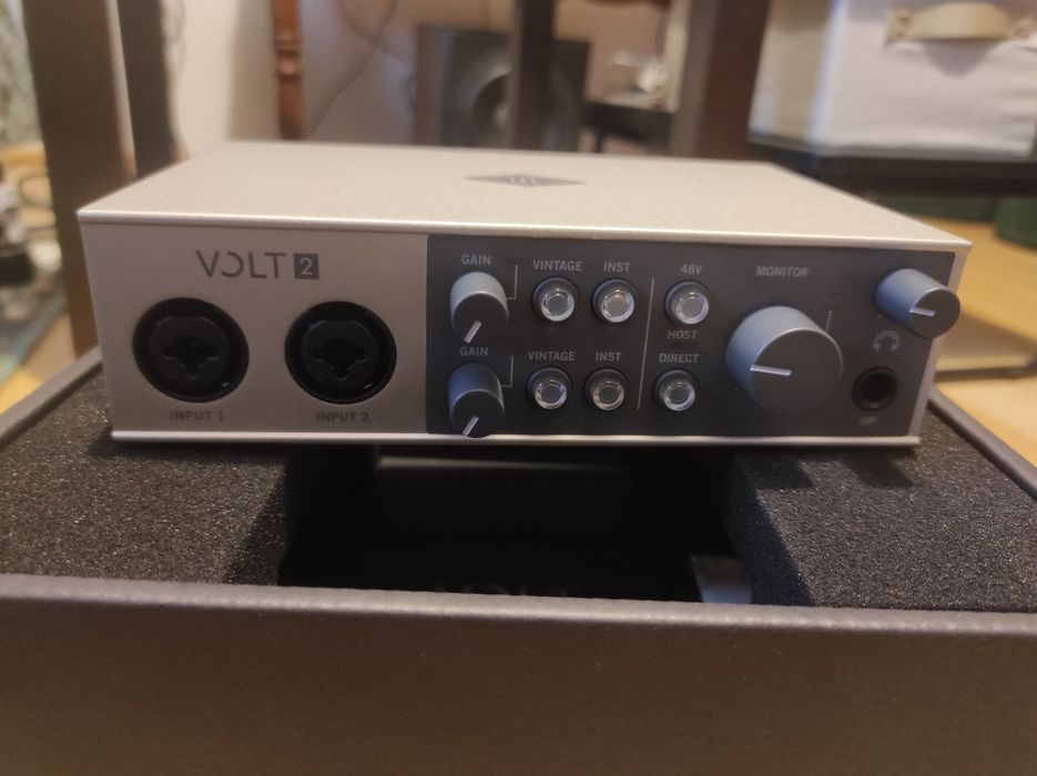 Vând interfață audio UAD VOLT 2 nouă cu garanție