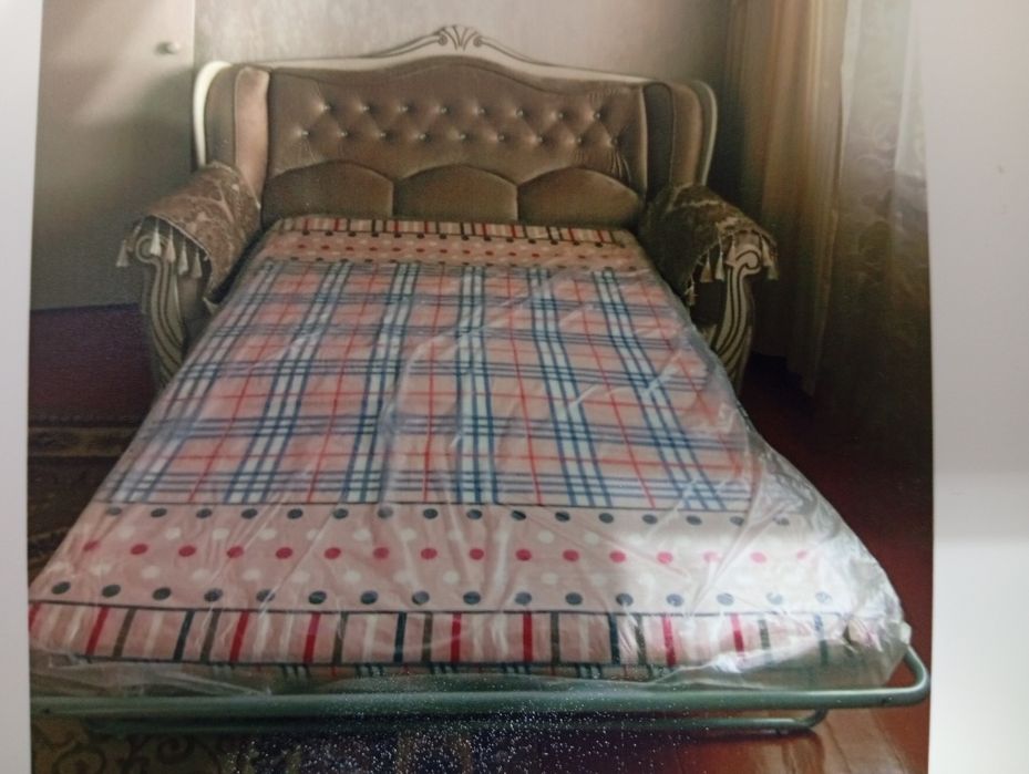 Продам тройку диван ,два кресла.