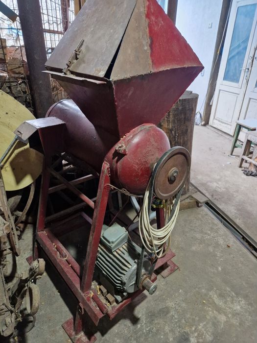 Mașină de curățat porumb(știuleți)