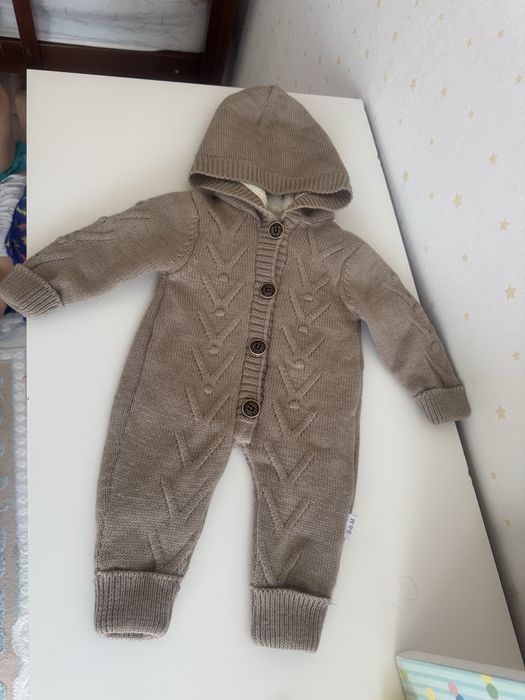 Комбинезон вязаный для малыша