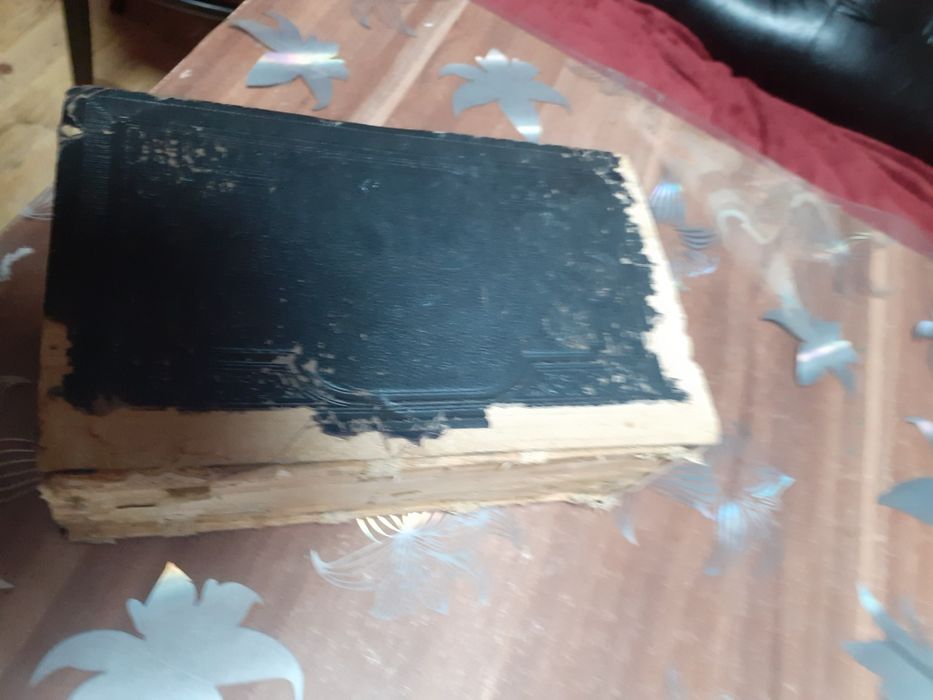 Немска  библия  много стара