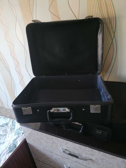 Чемоданы, два чемодана