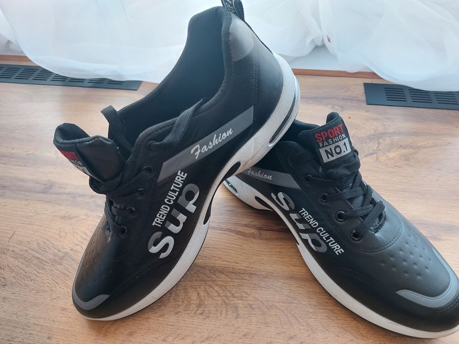 Продам  новые кроссовки