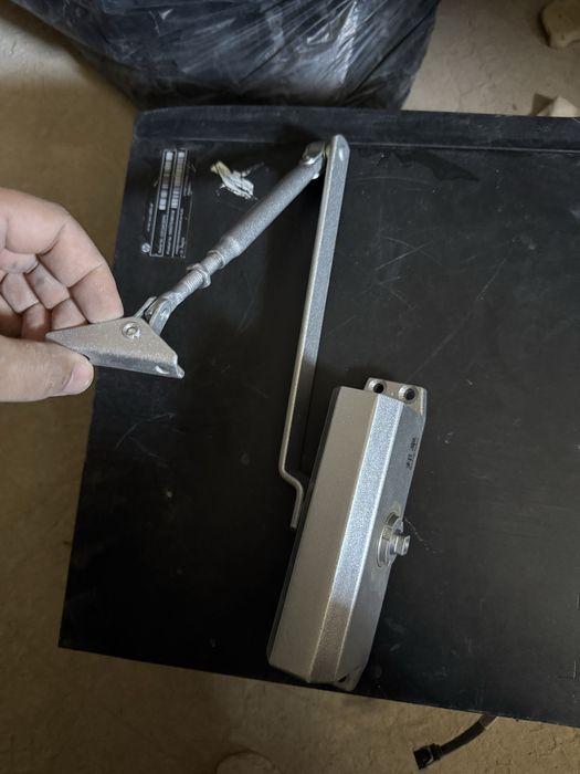 Ограничитель двери