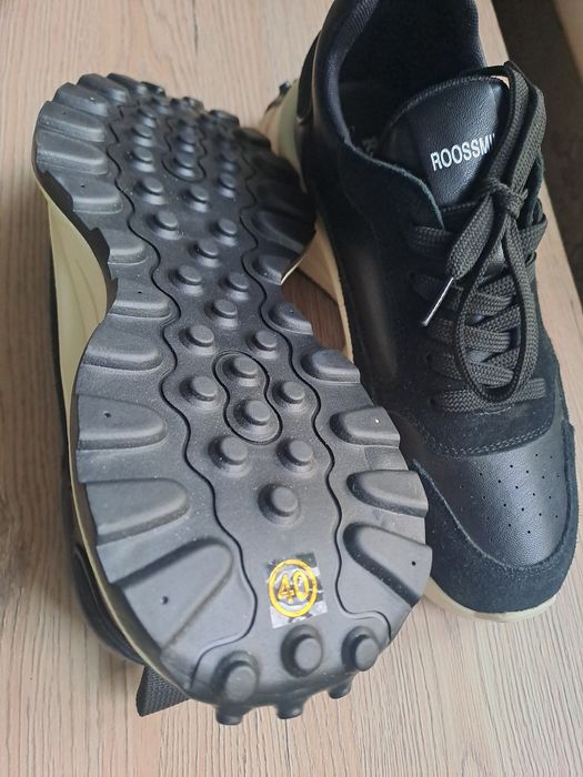 Кроссовки женские