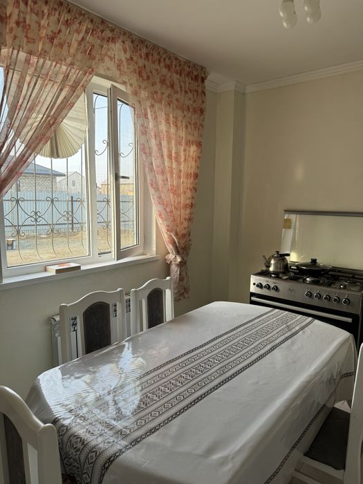 Продам гостинный стол стульями