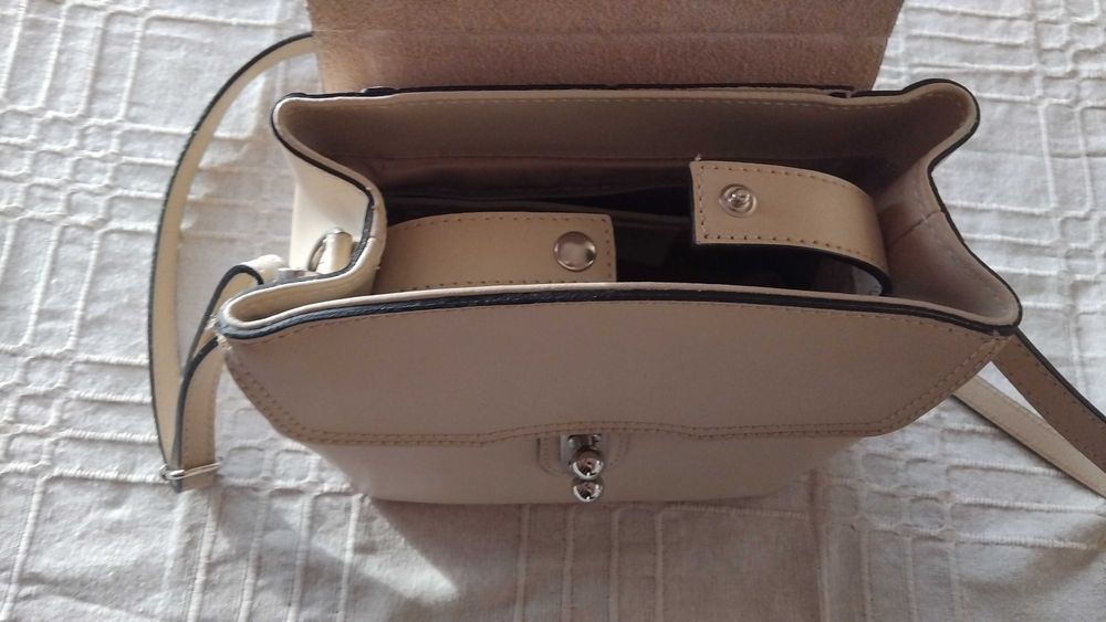 Стилна дамска чанта