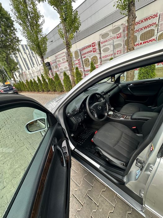 Vând Mercedes w203