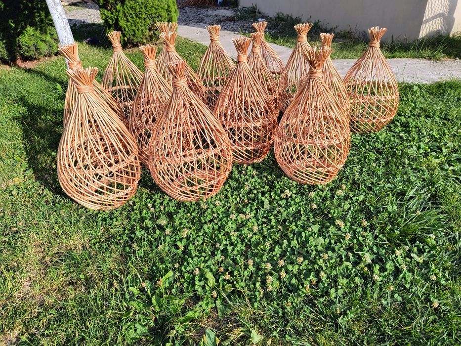 Cos din nuiele si abajuri