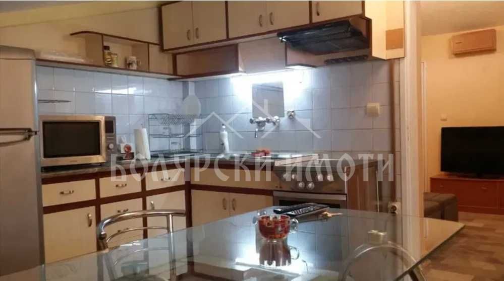 Дава се под наем Тристаен апартамент в Велико Търново, Център - 65 кв.м за 333 € - Снимка #2