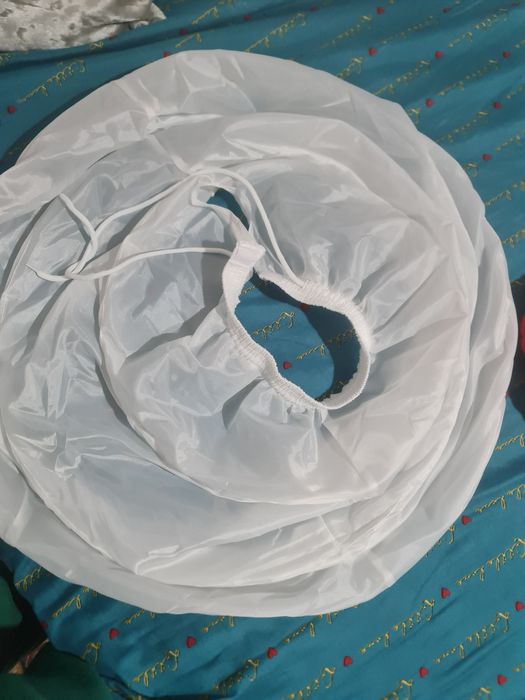 Rochita 5-6 ani  + cerc rochie, purtat 10 minute la poze