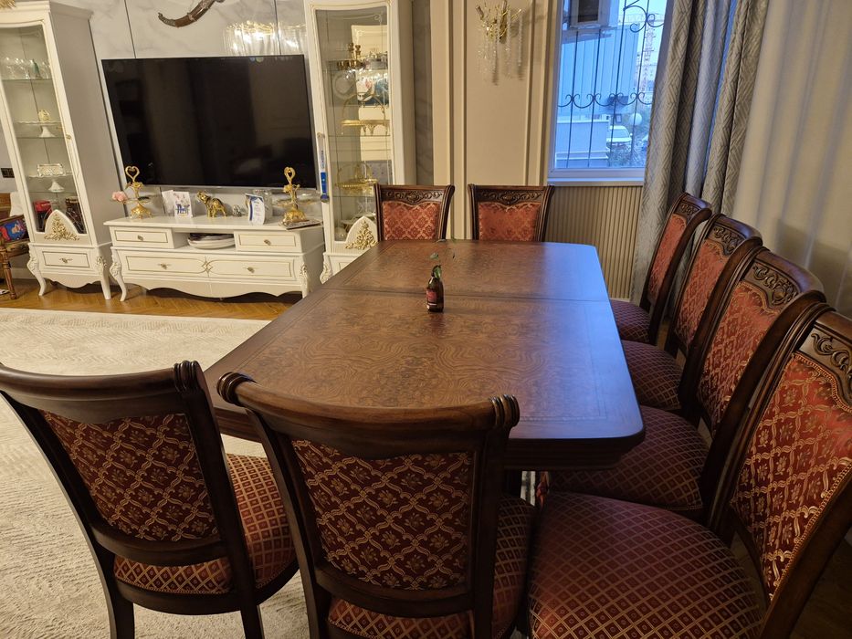 Продам Стол со стульями для зала