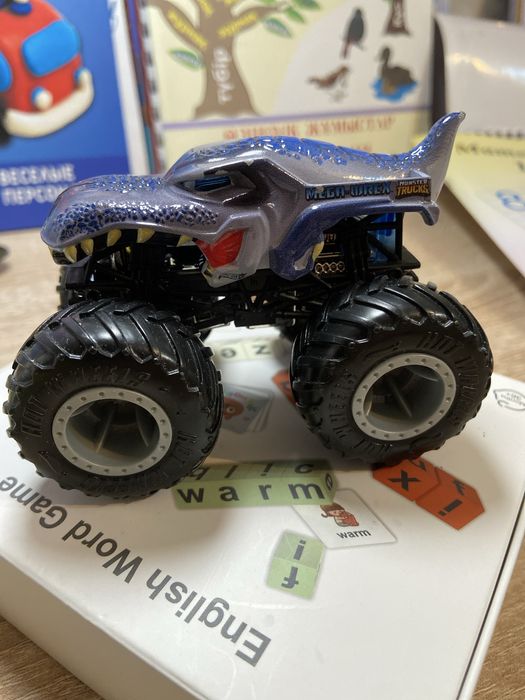 Monster trucks hot wheels