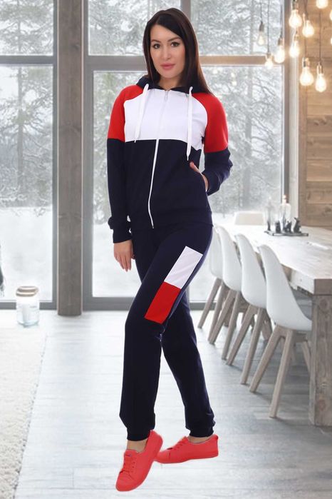 Женский спортивный костюм