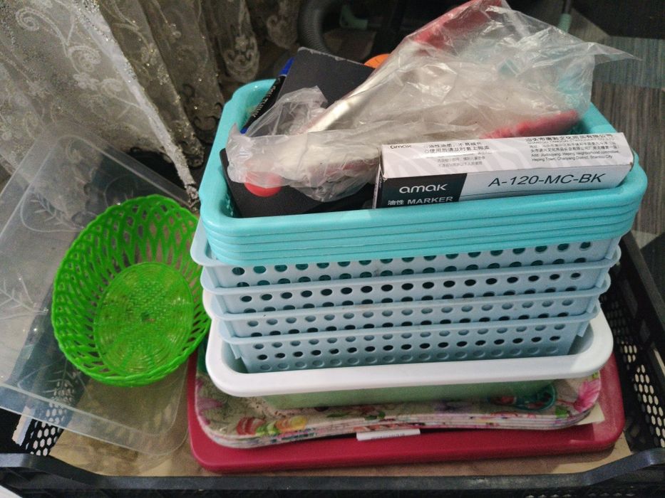 Продам подносы, каретки, баночки