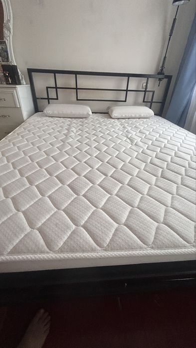 Продам кровать с матрасом