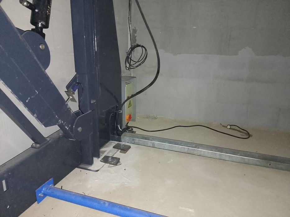 Система за паркиране на два автомобила