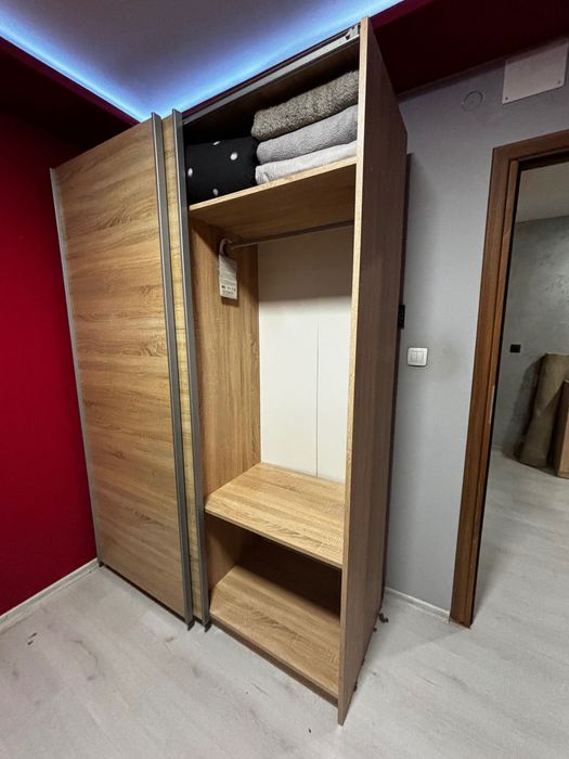 Гардероб от мебелен магазин Jusk