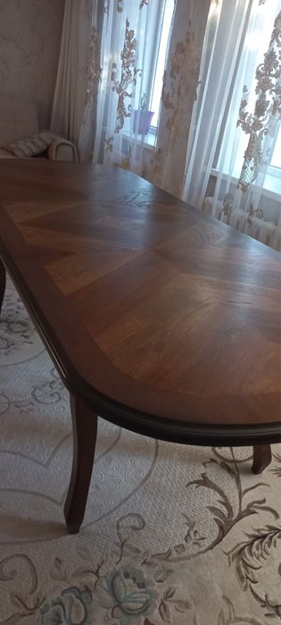 Стол гостинный