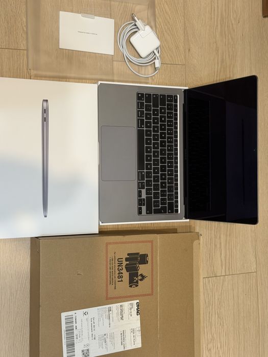 Macbook Air M1 2021 grey
