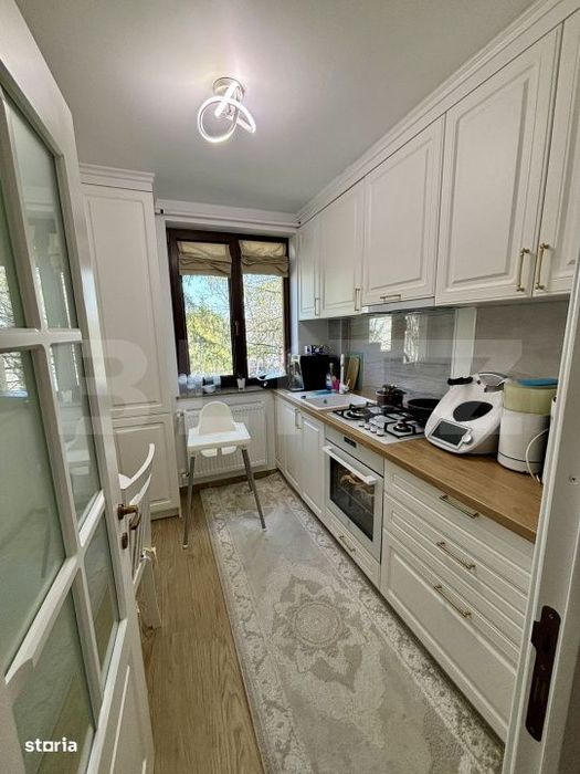 Apartament cu 3 camere, etaj 2, renovat complet - zona Centrala