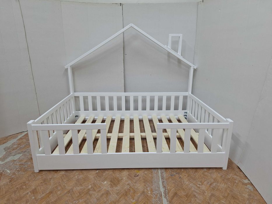 TRANSPORT GRATUIT.Pat tip casuta din lemn masiv.Cod 421