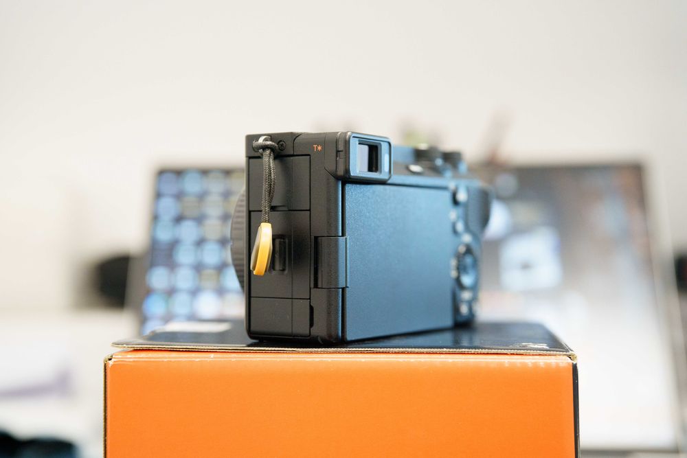 Продавам Sony a6700 в Гаранция